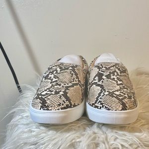 Just Fab Alice Sneaker